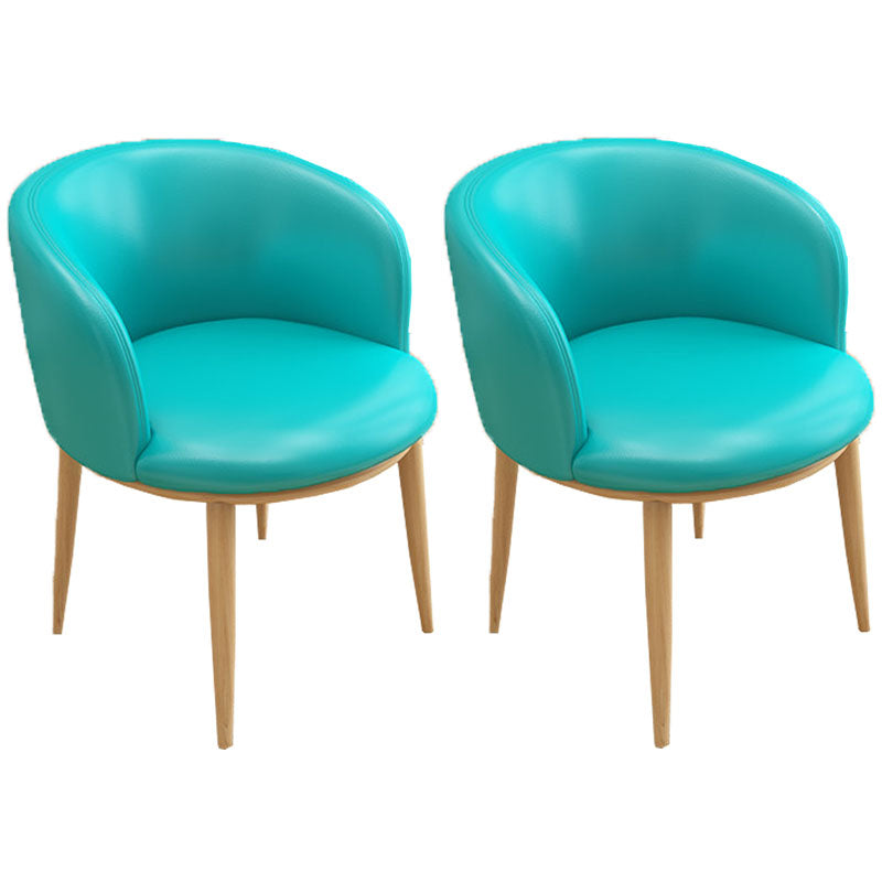 Silla de comedor de cuero con respaldo sólido y acabado mate para el hogar contemporáneo