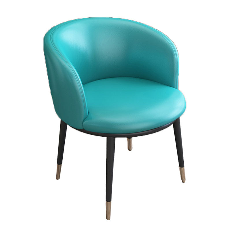 Silla de comedor de cuero con respaldo sólido y acabado mate para el hogar contemporáneo