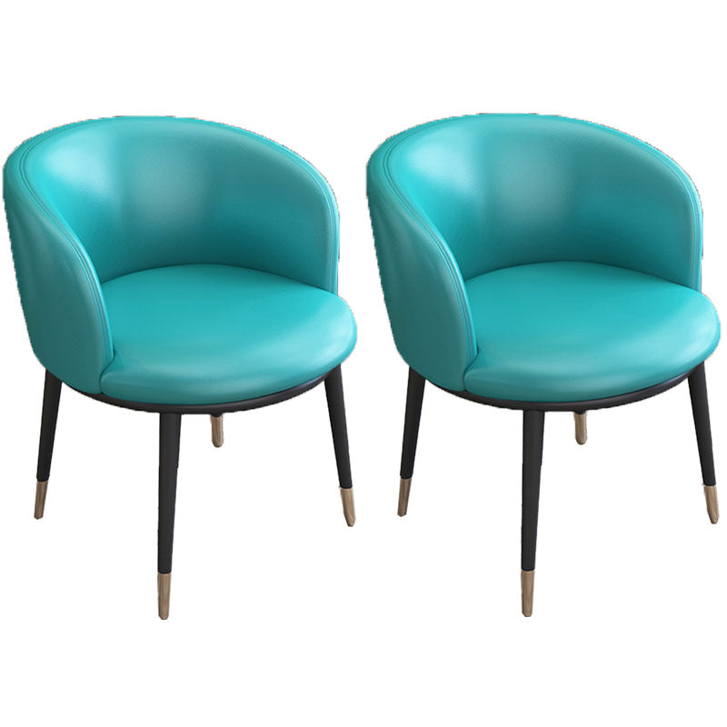 Silla de comedor de cuero con respaldo sólido y acabado mate para el hogar contemporáneo