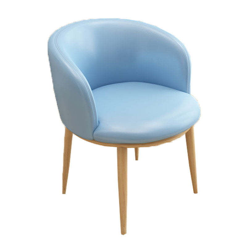 Silla de comedor de cuero con respaldo sólido y acabado mate para el hogar contemporáneo