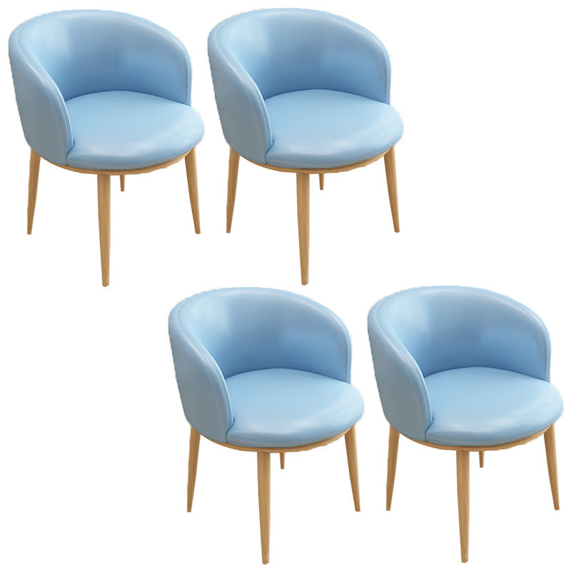 Silla de comedor de cuero con respaldo sólido y acabado mate para el hogar contemporáneo