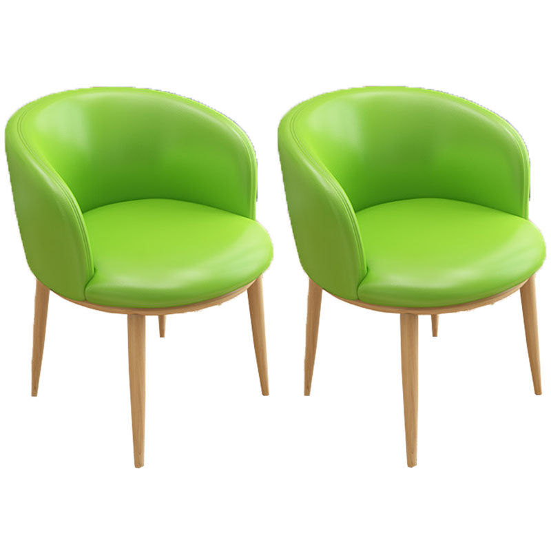Silla de comedor de cuero con respaldo sólido y acabado mate para el hogar contemporáneo
