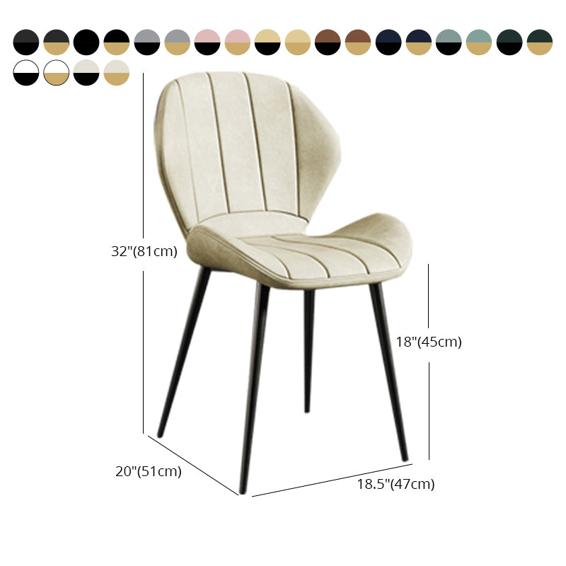 Silla lateral casera tapizada escandinava Wingback Silla de comedor con acabado mate