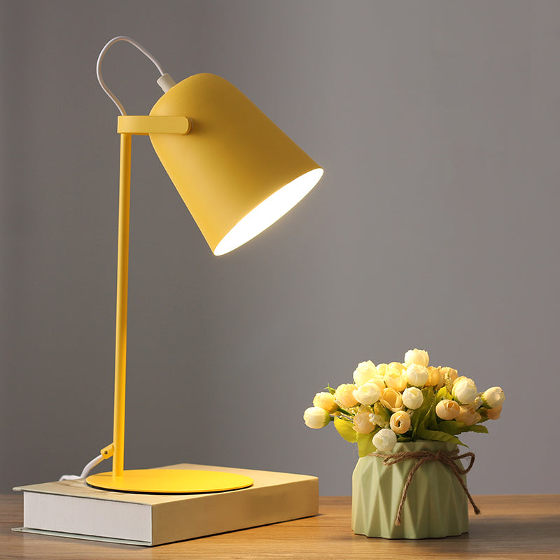 Lampe de table de chevet conique de style contemporain en métal 1 lampe de table à la lumière