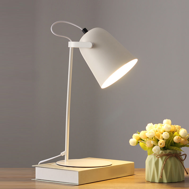 Lampe de table de chevet conique de style contemporain en métal 1 lampe de table à la lumière