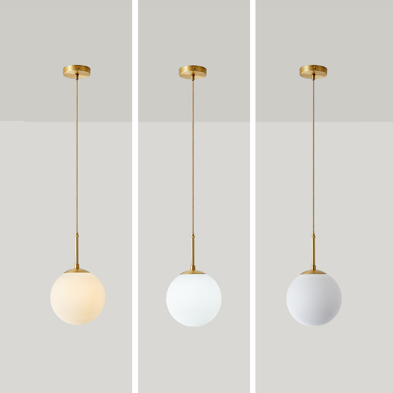 Salle de restauration sphérique lampe suspendue en verre blanc 1 bulbe de style simple léger en laiton