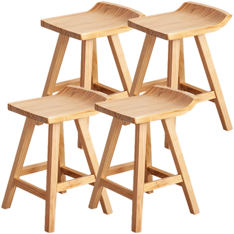 Zeitgenössischer klappbarer Barhocker aus massivem Holz für den Innenbereich mit Holzsitz und Fußstütze