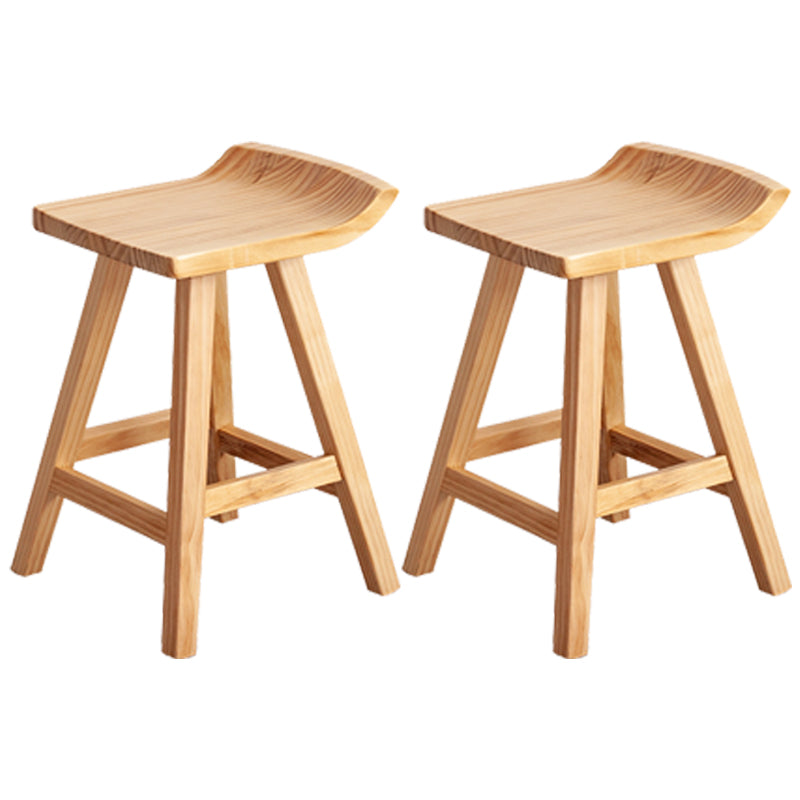 Zeitgenössischer klappbarer Barhocker aus massivem Holz für den Innenbereich mit Holzsitz und Fußstütze