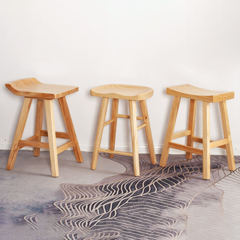 Zeitgenössischer klappbarer Barhocker aus massivem Holz für den Innenbereich mit Holzsitz und Fußstütze