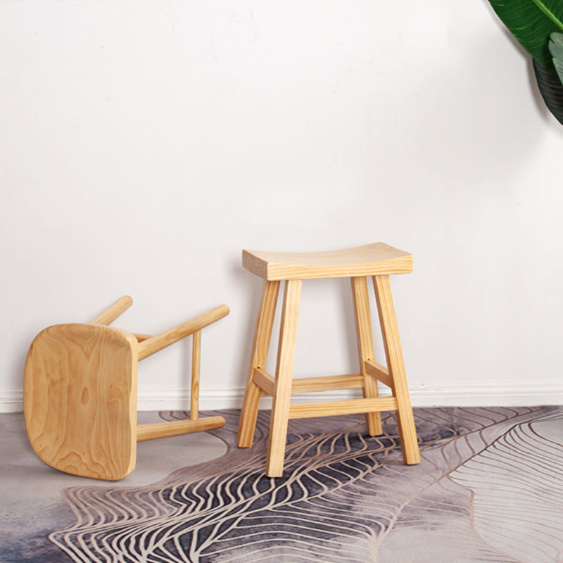 Zeitgenössischer klappbarer Barhocker aus massivem Holz für den Innenbereich mit Holzsitz und Fußstütze