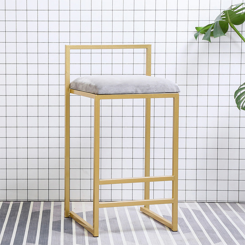 Taburete de bar de metal de estilo moderno con reposapiés y taburete de bar con respaldo bajo para cocina