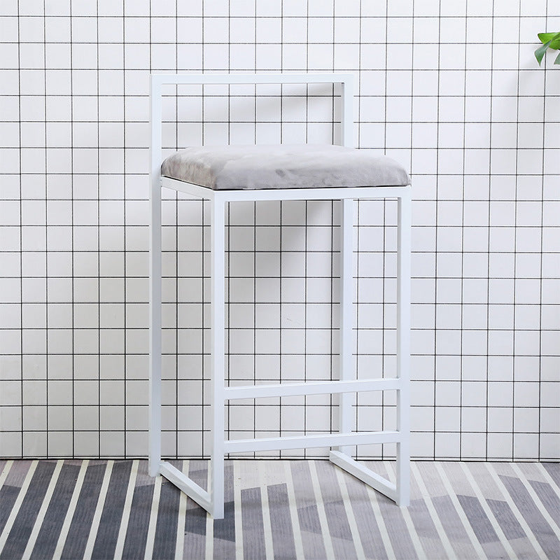 Taburete de bar de metal de estilo moderno con reposapiés y taburete de bar con respaldo bajo para cocina