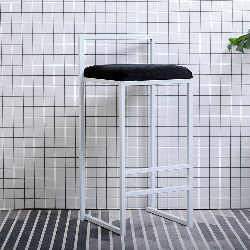 Taburete de bar de metal de estilo moderno con reposapiés y taburete de bar con respaldo bajo para cocina