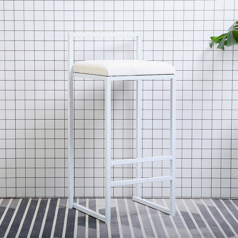 Taburete de bar de metal de estilo moderno con reposapiés y taburete de bar con respaldo bajo para cocina