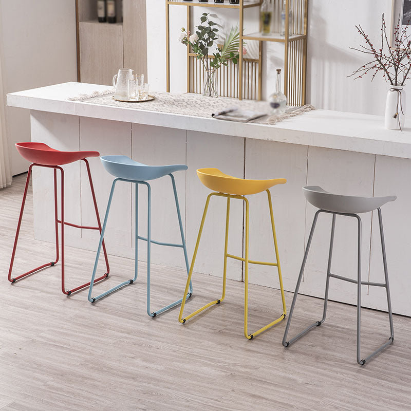 Tabouret de comptoir de dossier sans bras moderne tabouret de bar à thé de lait de fer avec siège en plastique