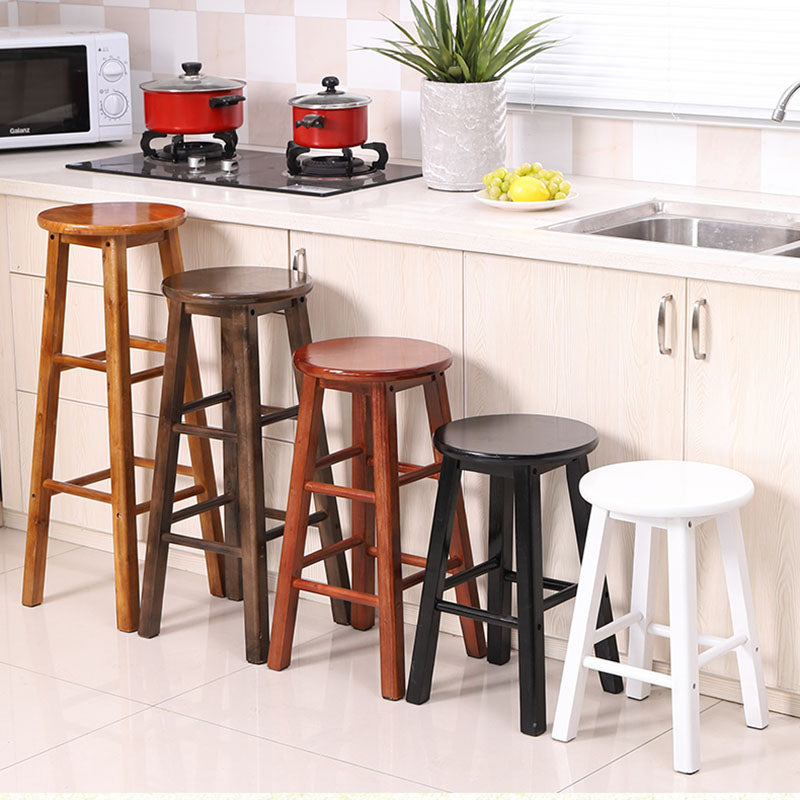 Moderner Barhocker aus Holz ohne Rückenlehne, Barhocker aus Holz mit Sitz und Pedal aus Holz
