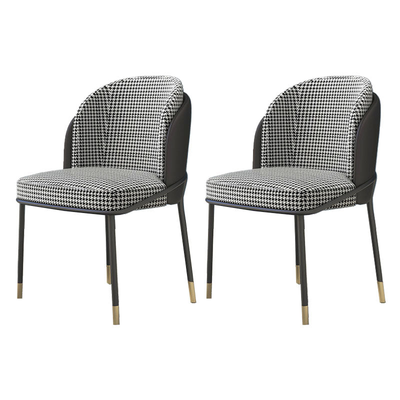 Silla de comedor de metal Glam, sillas de comedor tapizadas sin brazos para uso doméstico