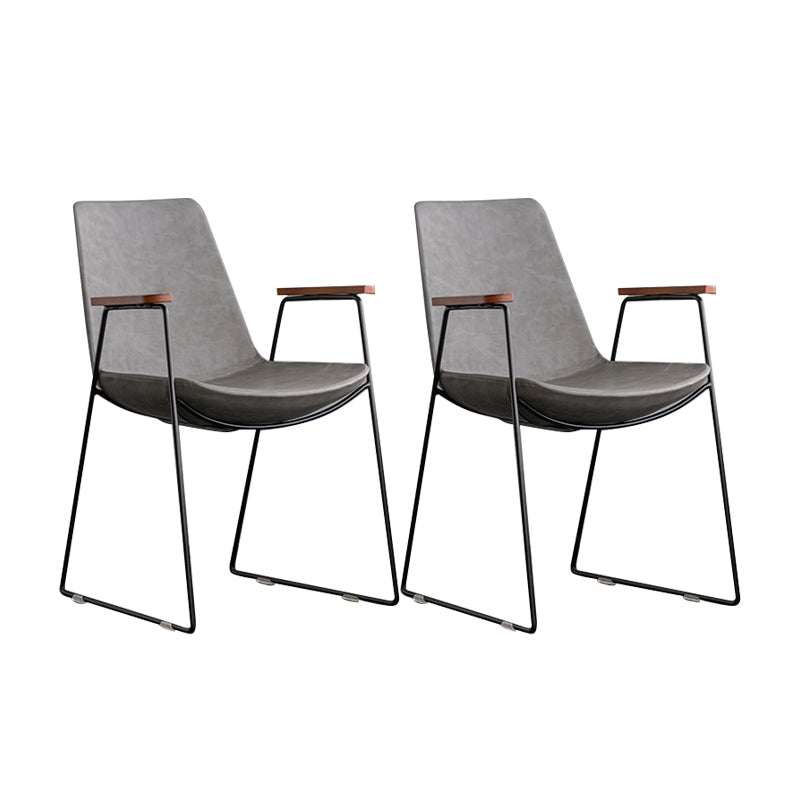 Silla auxiliar de comedor con respaldo sólido de diseño escandinavo Silla auxiliar de comedor de cuero