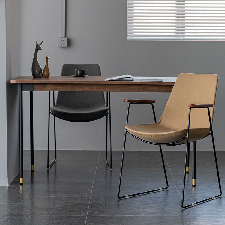 Silla auxiliar de comedor con respaldo sólido de diseño escandinavo Silla auxiliar de comedor de cuero