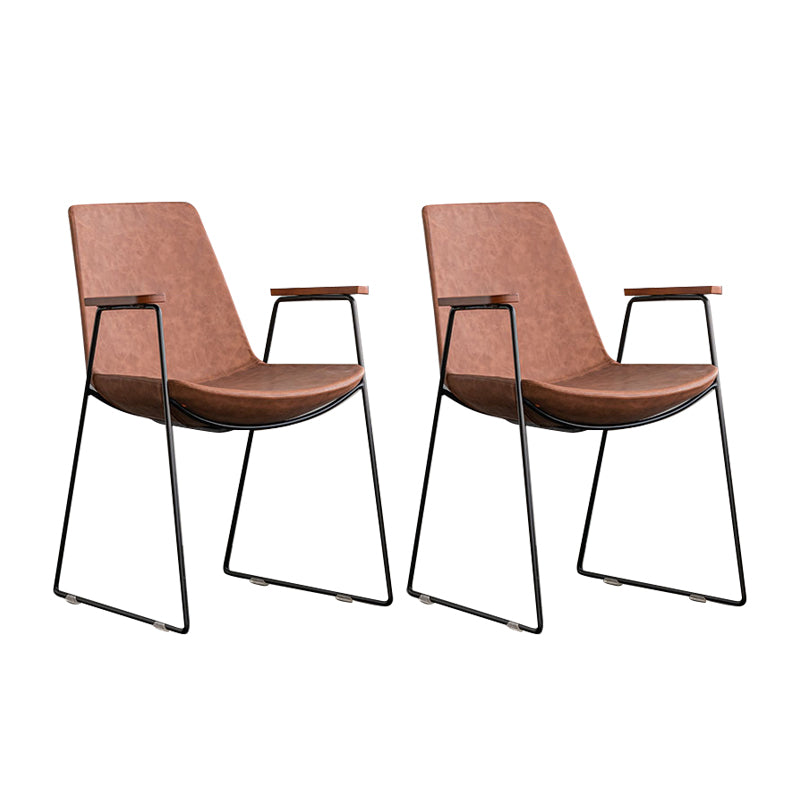 Silla auxiliar de comedor con respaldo sólido de diseño escandinavo Silla auxiliar de comedor de cuero