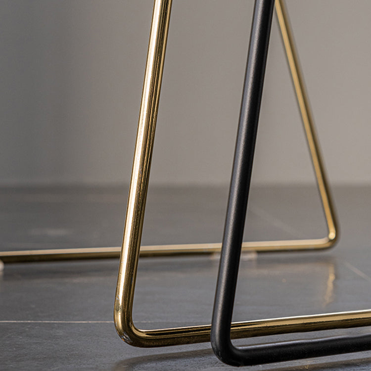 Silla auxiliar de comedor con respaldo sólido de diseño escandinavo Silla auxiliar de comedor de cuero