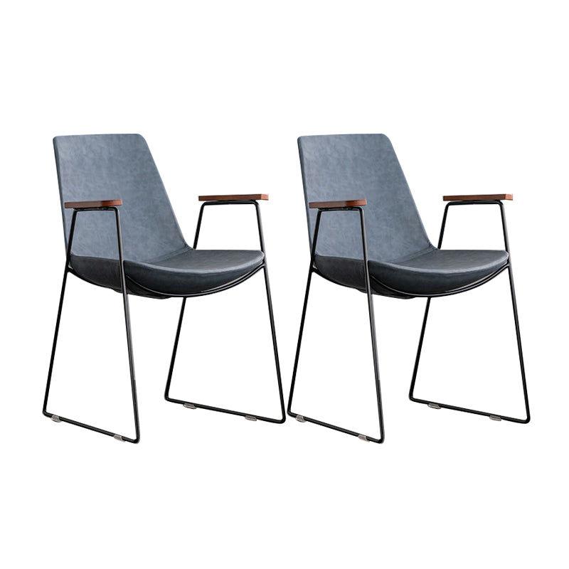 Silla auxiliar de comedor con respaldo sólido de diseño escandinavo Silla auxiliar de comedor de cuero