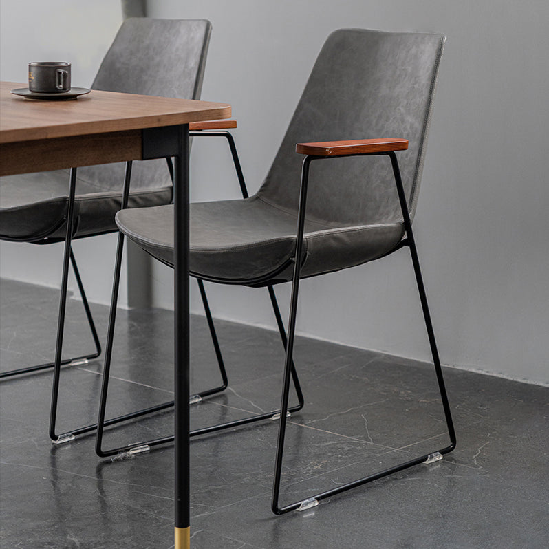 Silla auxiliar de comedor con respaldo sólido de diseño escandinavo Silla auxiliar de comedor de cuero