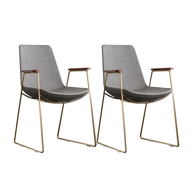 Silla auxiliar de comedor con respaldo sólido de diseño escandinavo Silla auxiliar de comedor de cuero