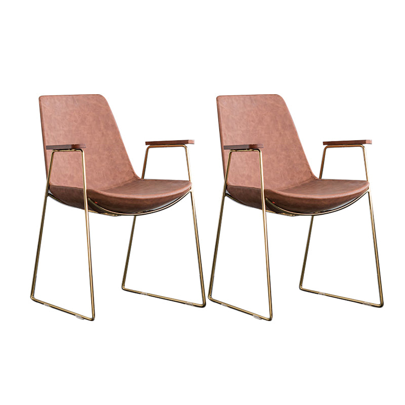 Silla auxiliar de comedor con respaldo sólido de diseño escandinavo Silla auxiliar de comedor de cuero