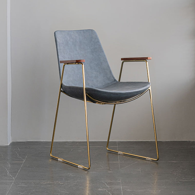 Silla auxiliar de comedor con respaldo sólido de diseño escandinavo Silla auxiliar de comedor de cuero