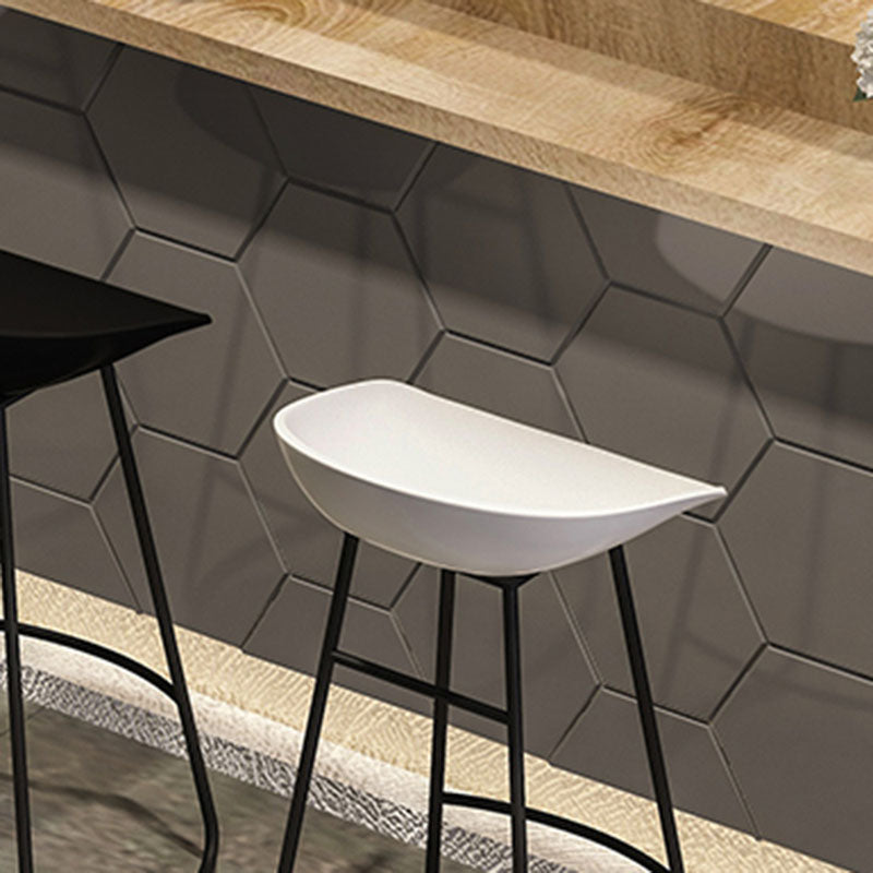 Modern Armless Backrest Counter Stool Iron Dessert Shop Bar Stool with Plastic Seat