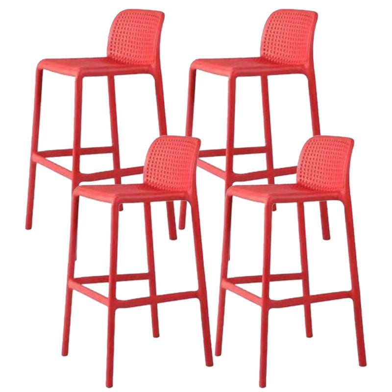 Taburete de bar de plástico contemporáneo, taburete de bar Bristol con reposapiés y respaldo bajo