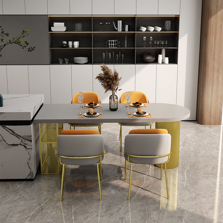 Metalen eigentijdse eettafel met vrij gevormd grenen massief houten blad