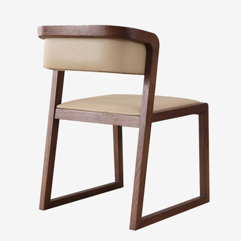 Cocina de estilo moderno, silla de comedor de madera con respaldo abierto, sillas laterales sin brazos