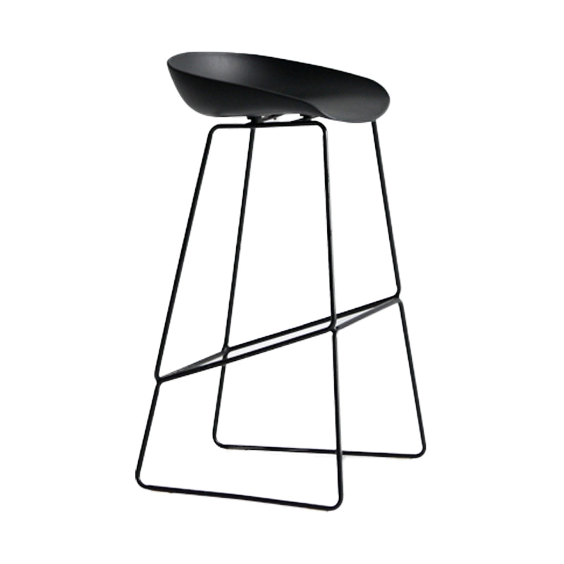 Moderner Barhocker mit Schlittenbeinen, PP-Schalensitz-Barhocker für Thekenbar