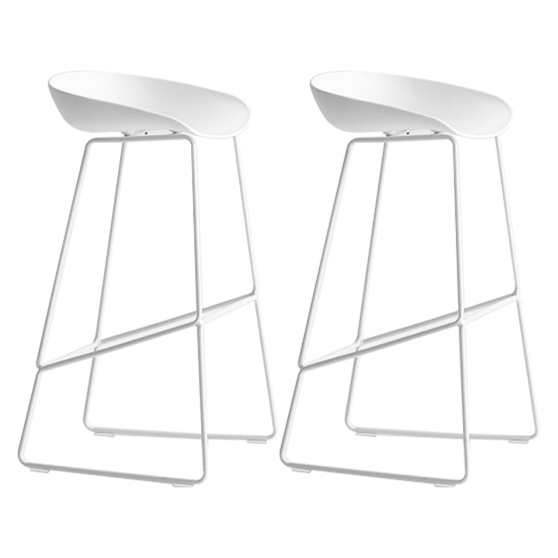 Moderner Barhocker mit Schlittenbeinen, PP-Schalensitz-Barhocker für Thekenbar
