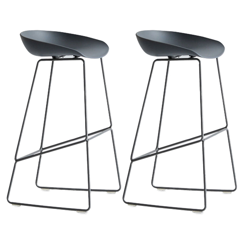 Moderner Barhocker mit Schlittenbeinen, PP-Schalensitz-Barhocker für Thekenbar