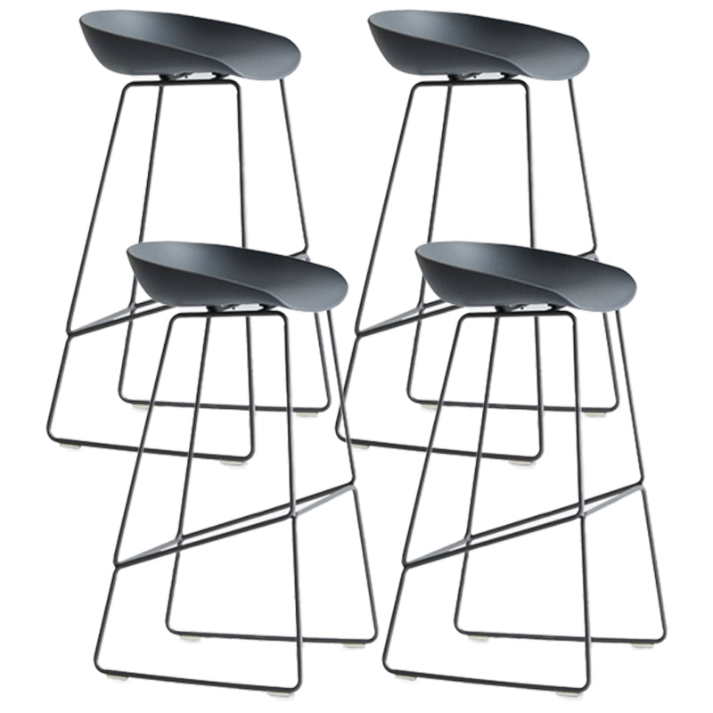 Moderner Barhocker mit Schlittenbeinen, PP-Schalensitz-Barhocker für Thekenbar