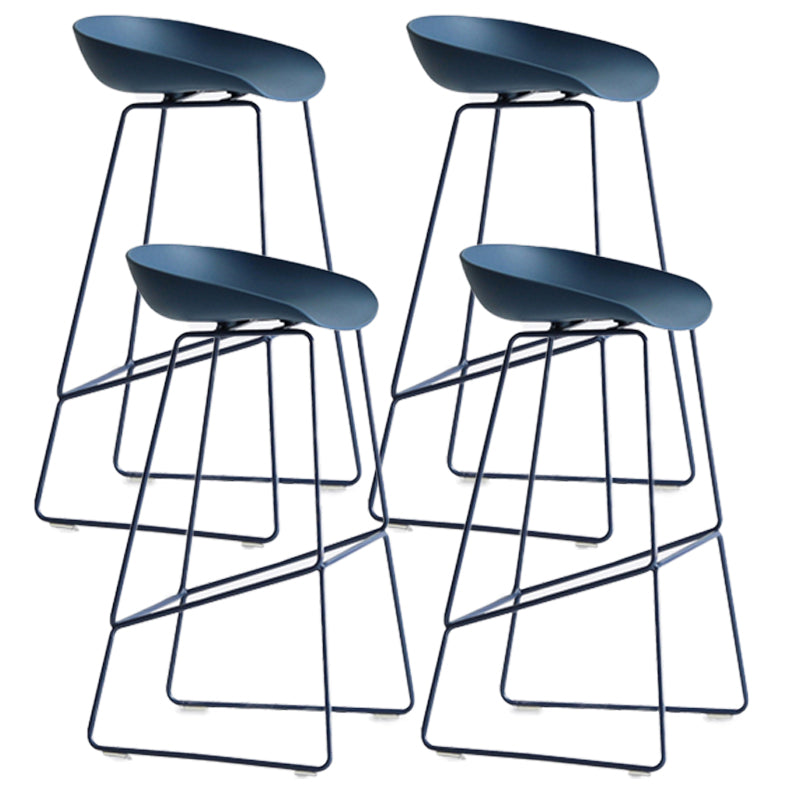 Moderner Barhocker mit Schlittenbeinen, PP-Schalensitz-Barhocker für Thekenbar