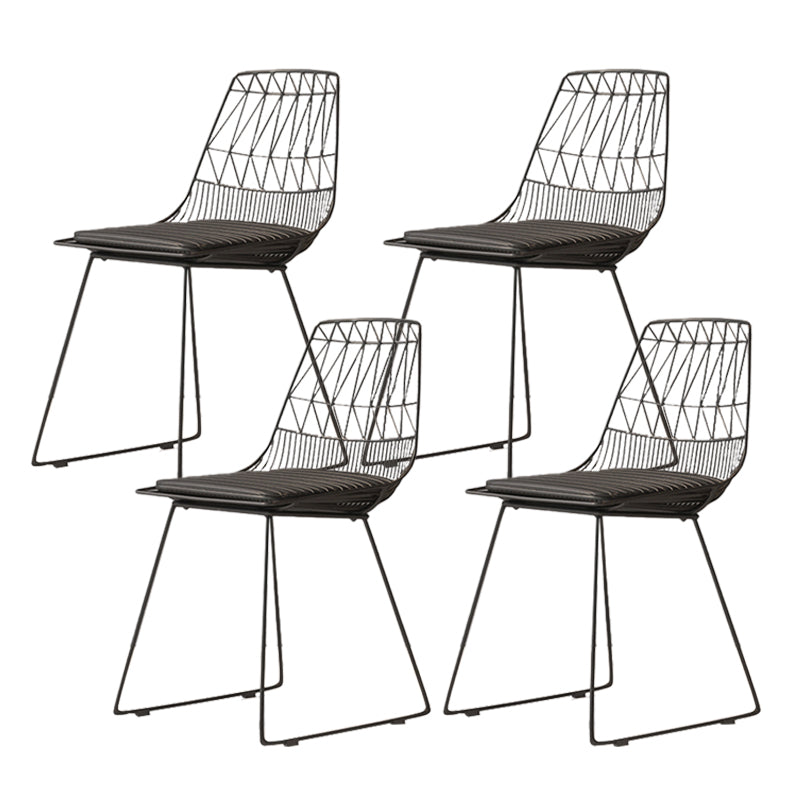Zeitgenössischer Barhocker „Bristol“ aus Metall mit Eisenbeinen und niedriger Rückenlehne