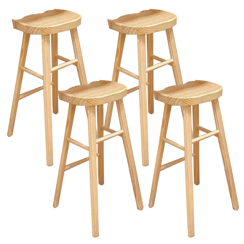 Zeitgenössischer Barhocker aus massivem Holz für den Innenbereich mit Sitz und Fußstütze aus Holz