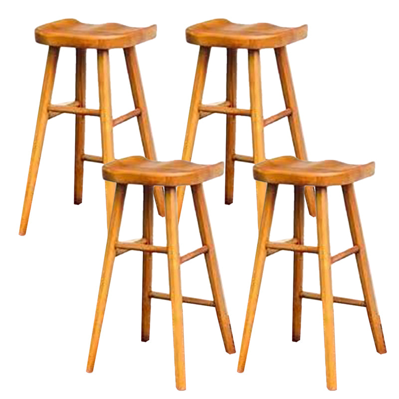 Zeitgenössischer Barhocker aus massivem Holz für den Innenbereich mit Sitz und Fußstütze aus Holz