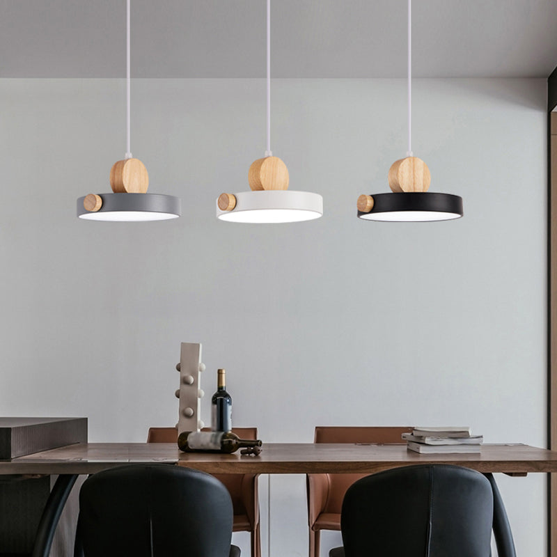 Forme de gâteau ronde Éclairage suspendu moderne Macaron Style Metal 1 Pendant léger