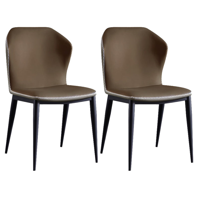Chaise contemporaine sans accoudoirs, finition mate, chaise d'appoint incurvée en cuir à oreilles pour salle à manger