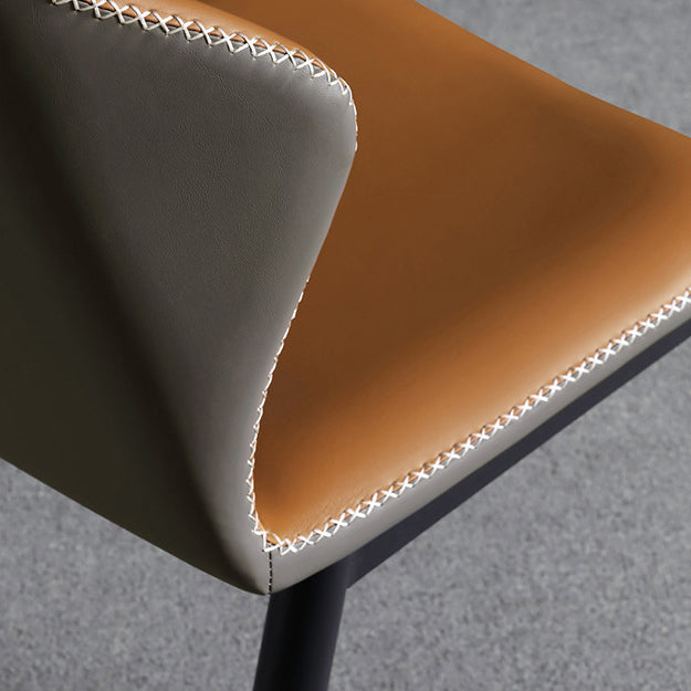 Chaise contemporaine sans accoudoirs, finition mate, chaise d'appoint incurvée en cuir à oreilles pour salle à manger
