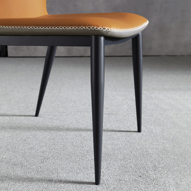 Chaise contemporaine sans accoudoirs, finition mate, chaise d'appoint incurvée en cuir à oreilles pour salle à manger