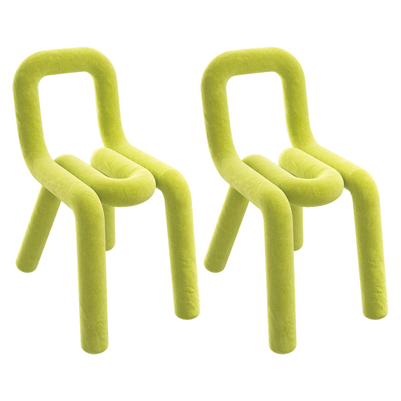 Silla lateral de terciopelo estilo diseñador para el hogar, silla de comedor abierta con acabado mate