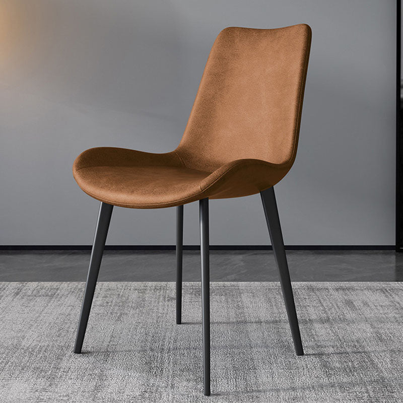 Silla auxiliar de comedor moderna, silla sin brazos Parsons curvada de cuero con acabado mate