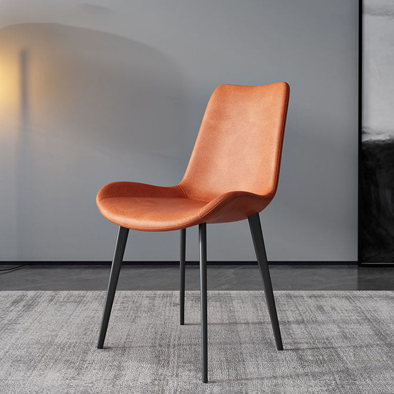 Silla auxiliar de comedor moderna, silla sin brazos Parsons curvada de cuero con acabado mate