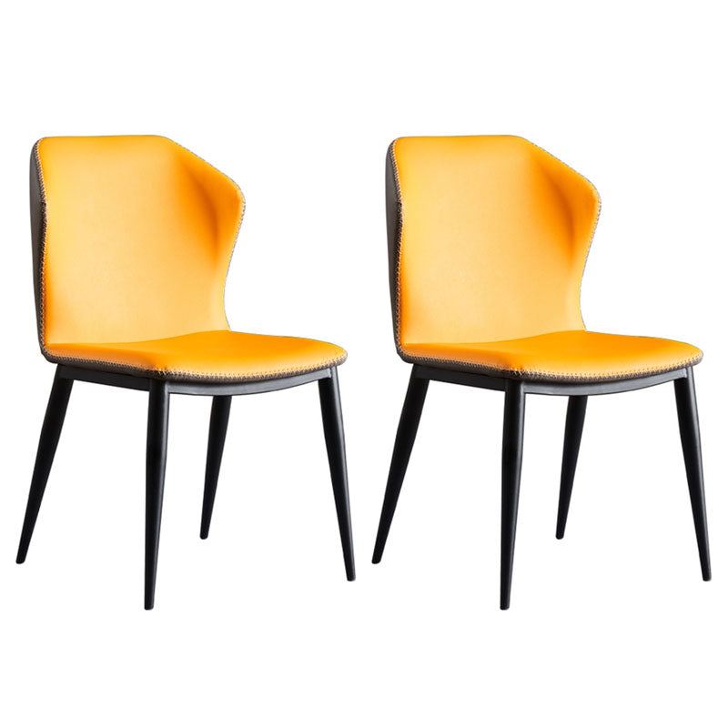 Silla lateral moderna con acabado mate, silla sin brazos con respaldo curvado de cuero para comedor